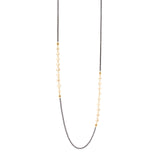 Collana lunga catena e perle Amytis - Bianco e nero - Sodini Bijoux