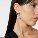 Triangle and dangling pearl earrings Amytis - White and black - Sodini Bijoux